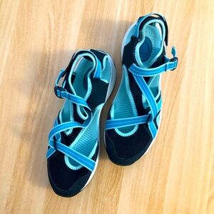 Like New/Excellent Condition Women’s Teva Water Shoes Size 11